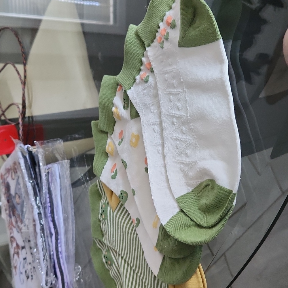 NWOT 3pr. Frog Theme socks